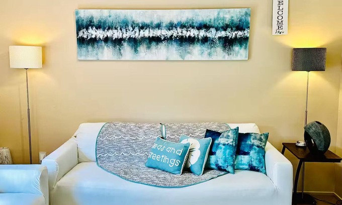 Moss Beach House | Relax at The Deep Blue Nest –Family Friendly Getaway by the Ocean & Private Yard