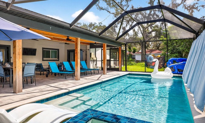 Temple Terrace House | Relax at The Fairway Estate | Luxe 6BR w/Pool & Spa
