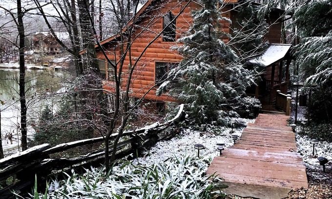 Ellijay Cabin | Relax at the Lake Side Retreat