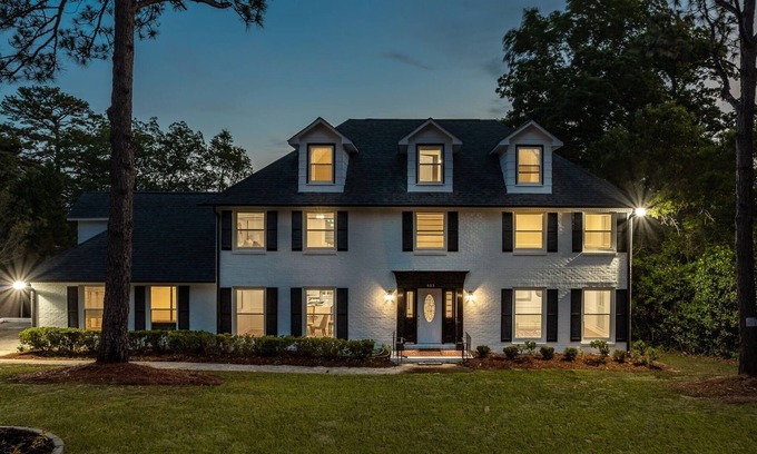 Huntcliff House | Relax at The McMansion On The Lake | Fort Jackson and USC