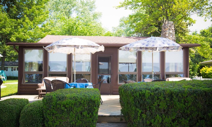 Pinckney House | Relax at this Cozy Lake Front Log Cabin Cedar Interior