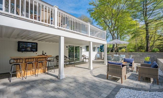 Sandwich House | Relax at This Dog-Friendly Sandwich Retreat