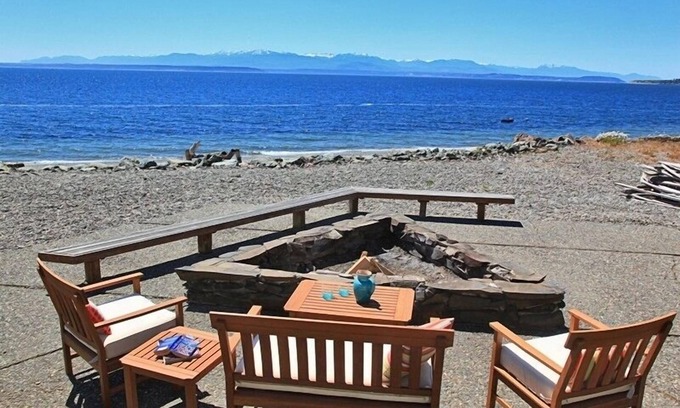 Coupeville House | Relax at Water's Edge - Amazing, Beach Home - Low winter rates Dec - Apr