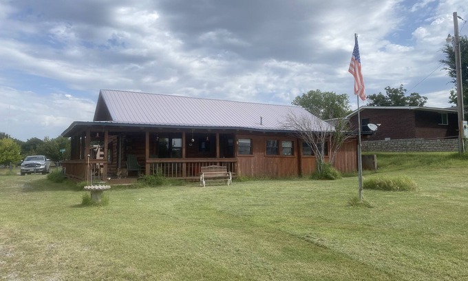 Custer County Cabin | Relax at your Rustic Lakeview Cabin on the North side of Foss Lake, Oklahoma