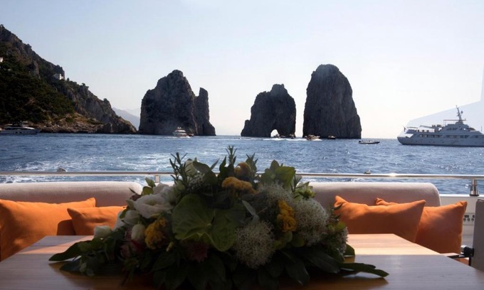 Mount Vesuvius - Pompei Boat Rental | Relax By Winston - Sanlorenzo SL62