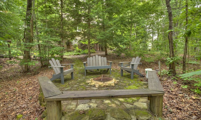 Blue Ridge Cabin | Relax by the firepit! - Southern Living Cottage