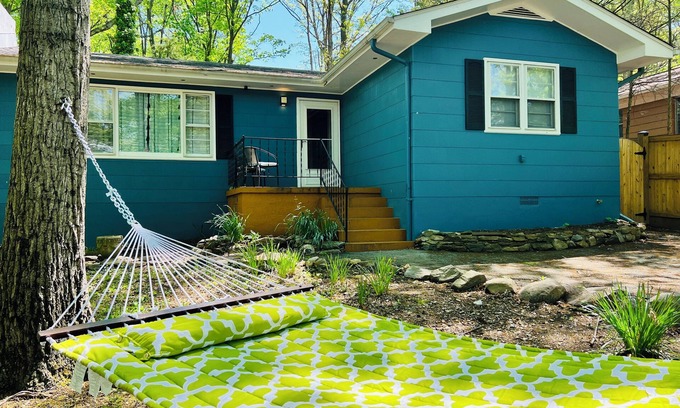 Kabletown House | Relax by the lake, visit wineries & breweries, hiking, biking, water sports