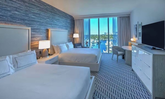 Central Beach Hotel | Relax by the Pool, Enjoy Marina View, Riviera Restaurant & Acqua Pool Bar