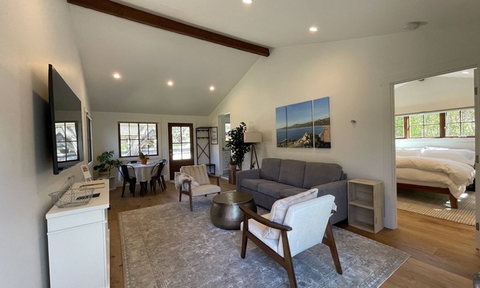 Carmel Cottage | Relax by the river & sea! Remodeled Mid-Carmel Valley cottage retreat
