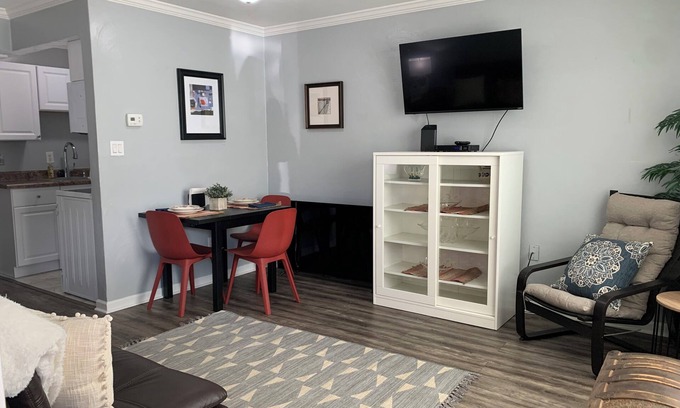 Northeast Virginia Beach Condo | Relax By the Sea - Charming 1-bedroom condo in superb location near the ocean