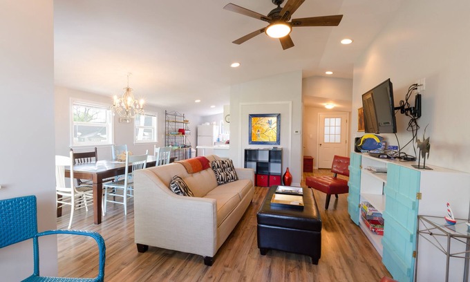 Colonial Beach Apartment | Relax & Enjoy Colonial Beach in this 2 Bedroom Apt. w/great river view, sleeps 4