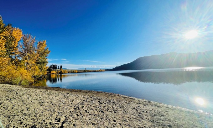 Central Okanagan Resort | Relax & Enjoy the Sweetlife! Resort life awaits you at the Holiday Park Resort