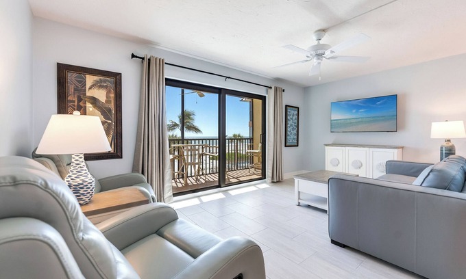 Sanibel Condo | Relax from your day ,1 bedroom unit on third floor with two recliners.