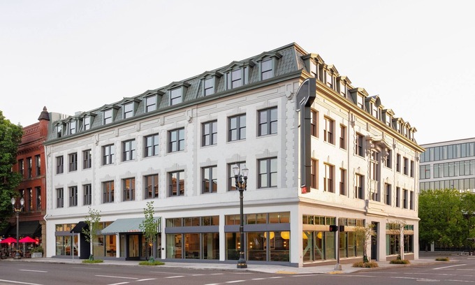 Buckman Neighborhood Apartment | Relax in a Grand King Room with Free Wi-fi, Near Powell's Books