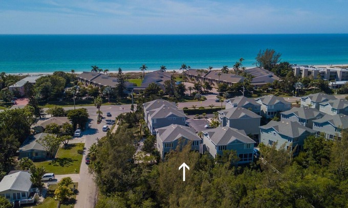 Whitney Beach House | Relax in a Spacious Townhouse on Beautiful Longboat Key!
