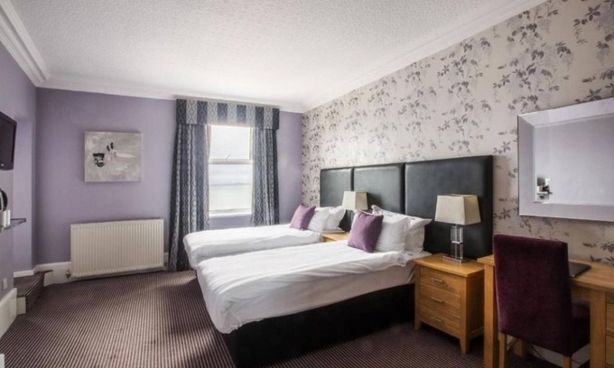 Westcliff-on-Sea Hotel | Relax in a Stylish Coastal Retreat Steps from Southend Highlights