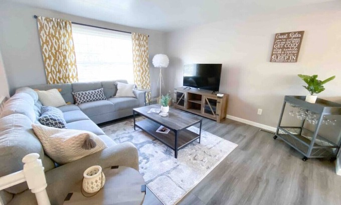 McAlpine House | Relax in Charlotte|Fire Pit|BBQ-Outdoor Dining|4BR