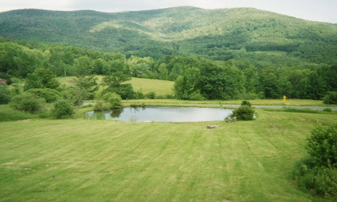 Denver House | Relax in Hot Tub Under Catskill Stars