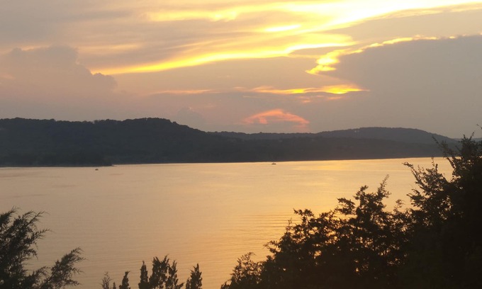 Hollister Condo | Relax In Luxury On Table Rock Lake, Close To Branson
