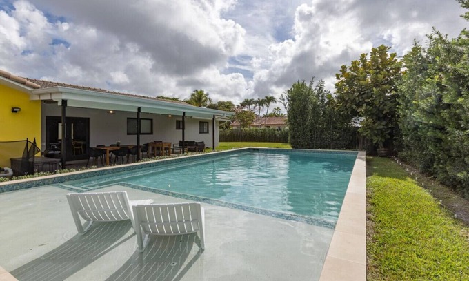 Fontainebleau House | Relax in Miami Heated Pool Fit10