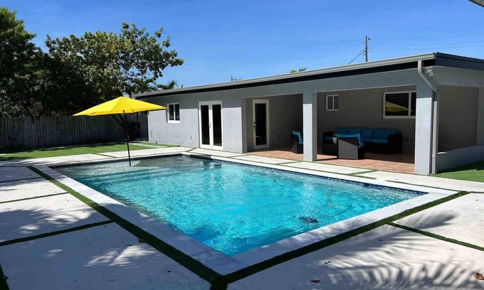 Ludlam House | Relax in Miami: Your Dream Resort-style Getaway