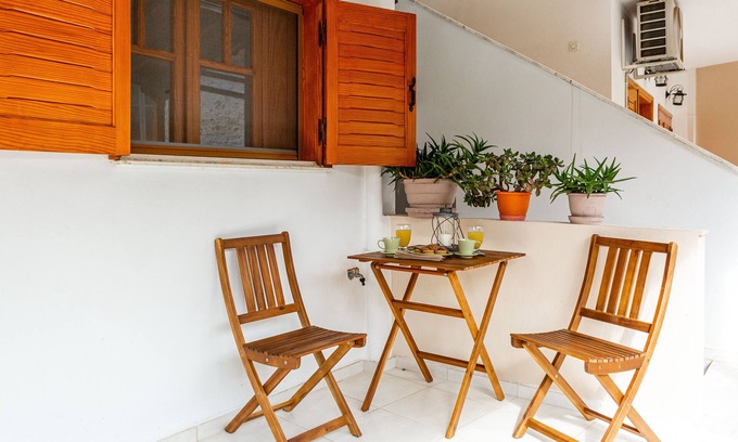 Kiveri Apartment | Relax in our charming 25 sq m studio, located 30 m. distance from sea of Kiveri!
