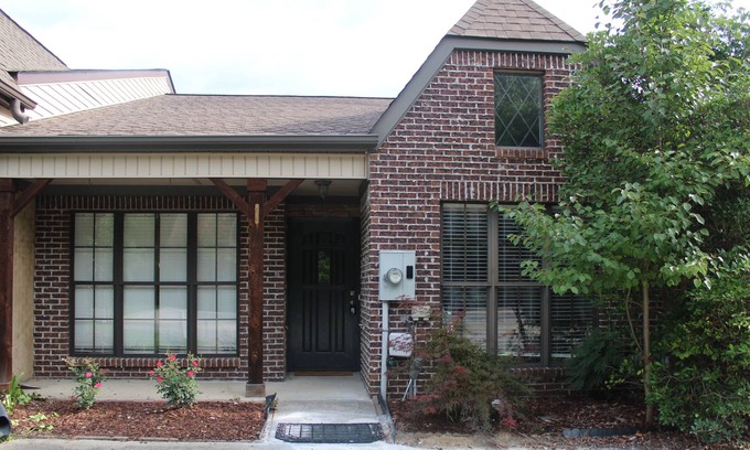 Hoover House | Relax in Perfect Getaway Home