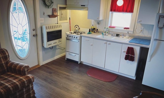 Irons Cottage | Relax in Rural NW Michigan
