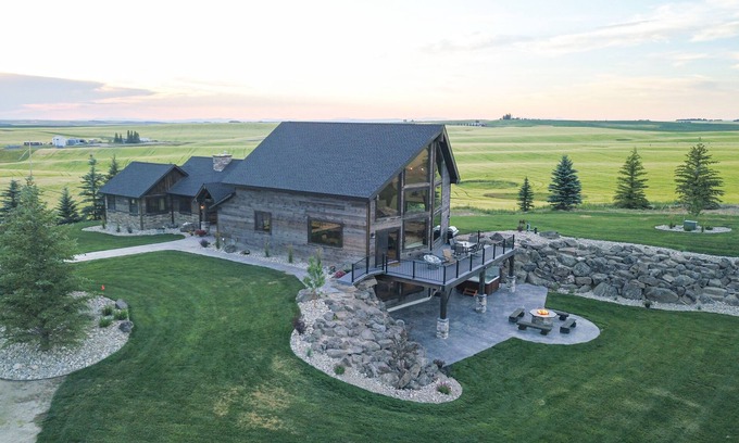 Felt House | Relax in Solitude at "Our Place" - Sleeps 22
