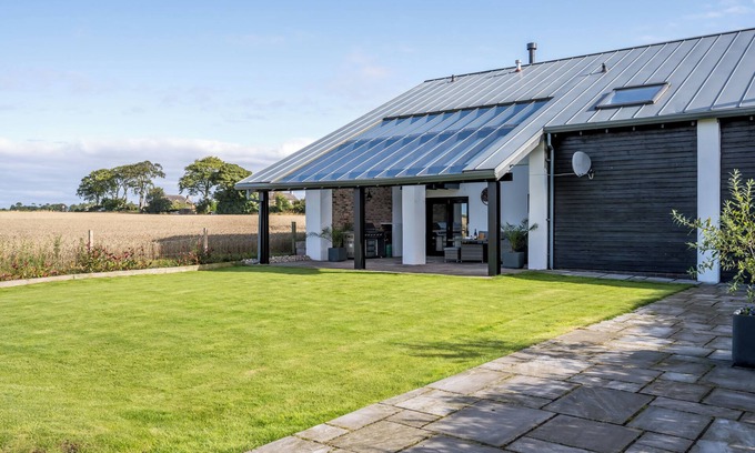 Arbroath House | Relax in style admiring beautiful countryside in the Birthplace of Scotland