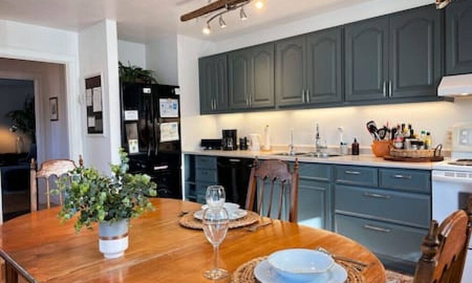 Milford House | Relax in Style & Comfort in South Bay, PEC