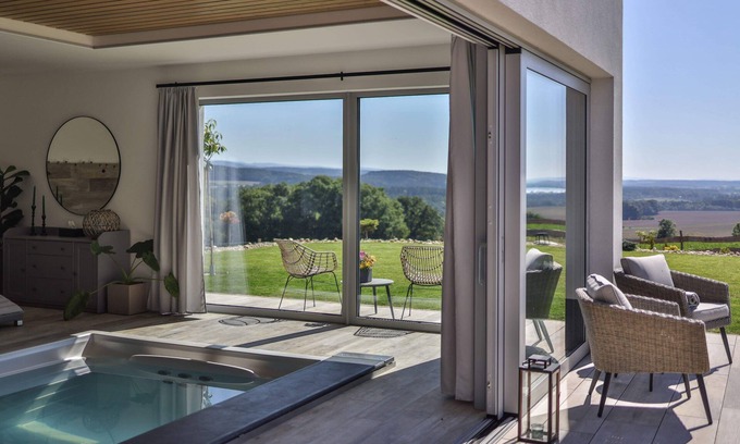 Zernov Villa | Relax in the Shire - private interior pool/sauna/jacuzzi/view