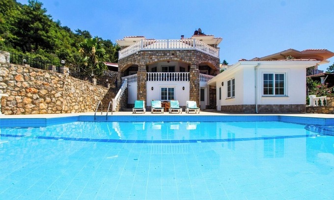 Uzumlu Villa | Relax in this peaceful 4-bedroom villa in Yesiluzumlu, Fethiye. Surrounded by nature, it offers a private pool, large garden, and modern comforts — perfect for a quiet family or group getaway.