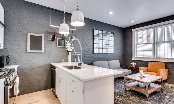 West Town Apartment | Relax in West Town - In-Unit Laundry and Pet Friendly! by AllSet Turnover