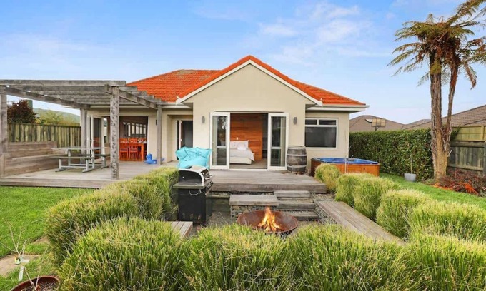 Rotorua House | Relax Inn Robertson | Great Location with Spa Pool