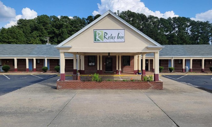 Emporia Hotel | Relax Inn
