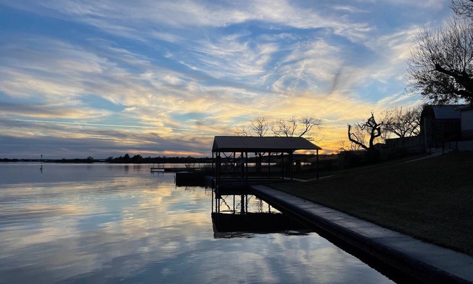 San Angelo House | Relax lakeside at Lake Nasworthy