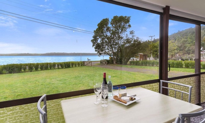 Lake Okataina Cottage | Relax Lakeside - Lake Rotoiti Bach