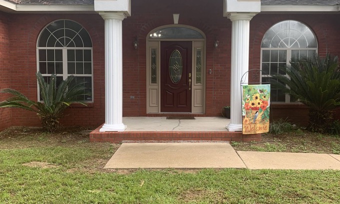 Tallahassee House | Relax! New Hottub in this 5⭐️ home Family Friends beautiful neighborhood 🏈