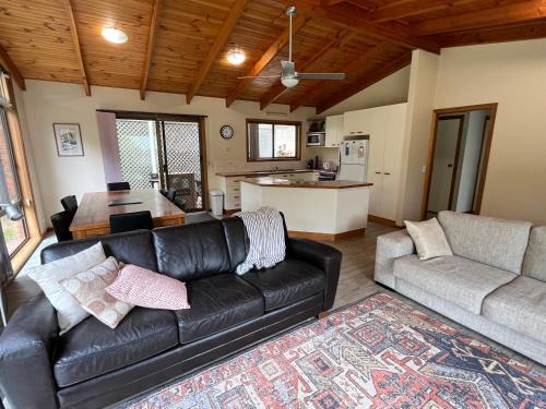 Inverloch House | Relax on Ripple - 5 min walk to patrolled beach
