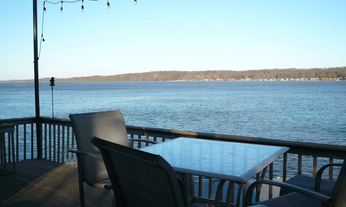 Scott County House | Relax On The Mississippi River Near LeClaire