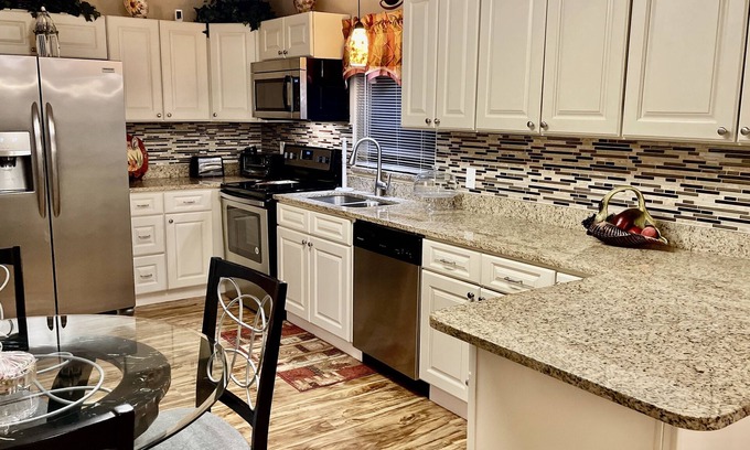 Northside House | **RELAX ON THE RIVER, Spectacular Views- Large Backyard on River - Updated House