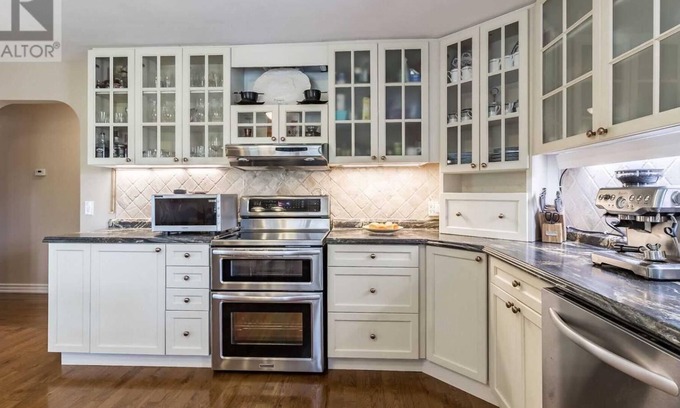 Fort Erie House | Relax or Play at Apple Orchard Lane.