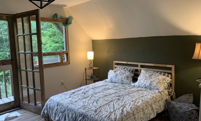 Lindsay Cottage | Relax, Peace & Tranquility surrounded by nature: Modern Farmhouse Style Cottage