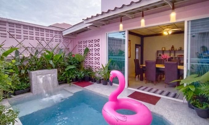 Phra Khanong House | Relax place in Bangkok, simple house + small pool + near BTS
