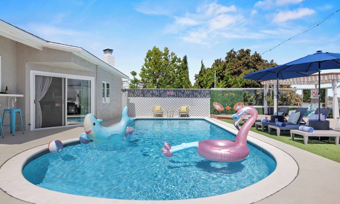 San Carlos House | Relax & Play-Pool, Spa, Views + Guest House!