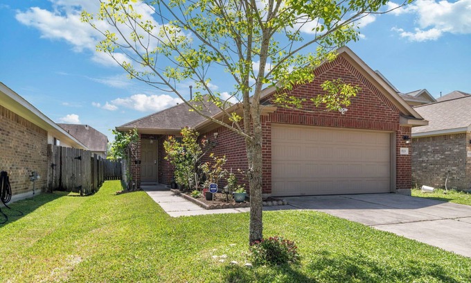 Houston House | Relax, Quiet, Clean, & 15min Away From Airport