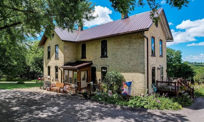 Lebanon House | Relax & Reboot in this Charming 2-Bedroom Townhome n
