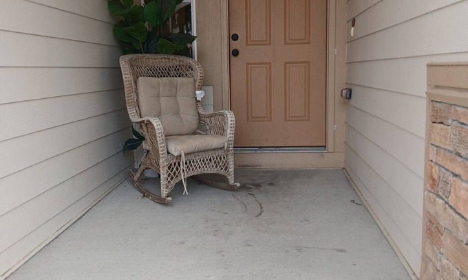 Security-Widefield House | RELAX,RECHARGE,REJUVENATE in a 3-bed house w/AC and WiFi in Colorado Springs