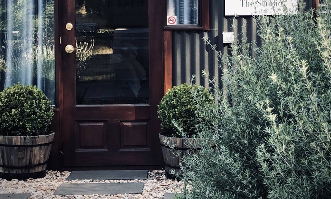Korweinguboora Apartment | Relax & recharge with nightly kangaroos, a little out of Daylesford.